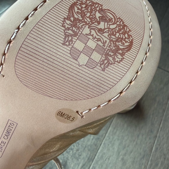 Vince Camuto Phebie - Picture 5 of 9